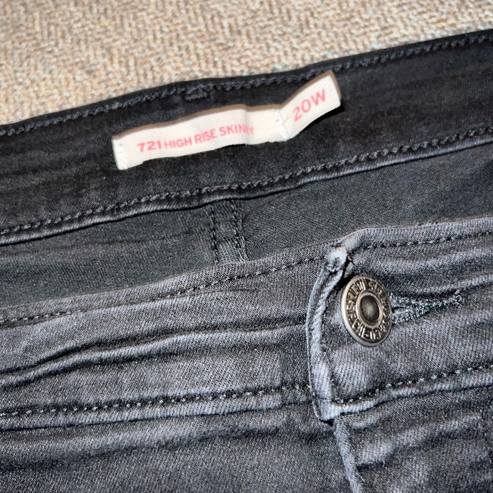 2 pairs Levi’s